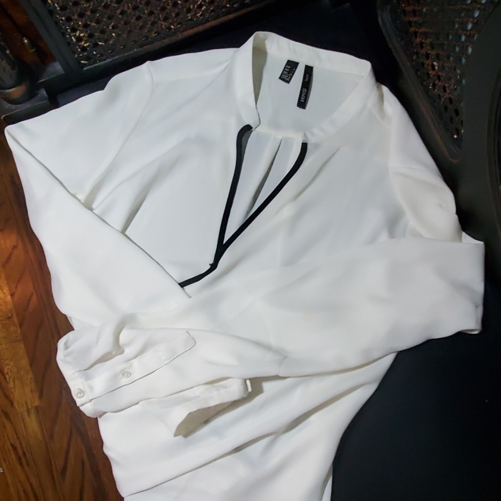 A BEAUTIFUL mango faux wrap blouse!